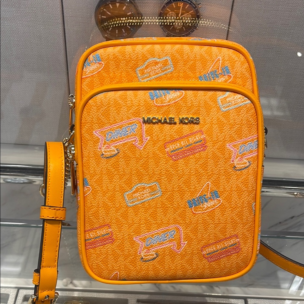 MICHAEL KORS
J Set Md Printed Signature Logo Crossbody NS CHAIN XBODY
POP ORANGE